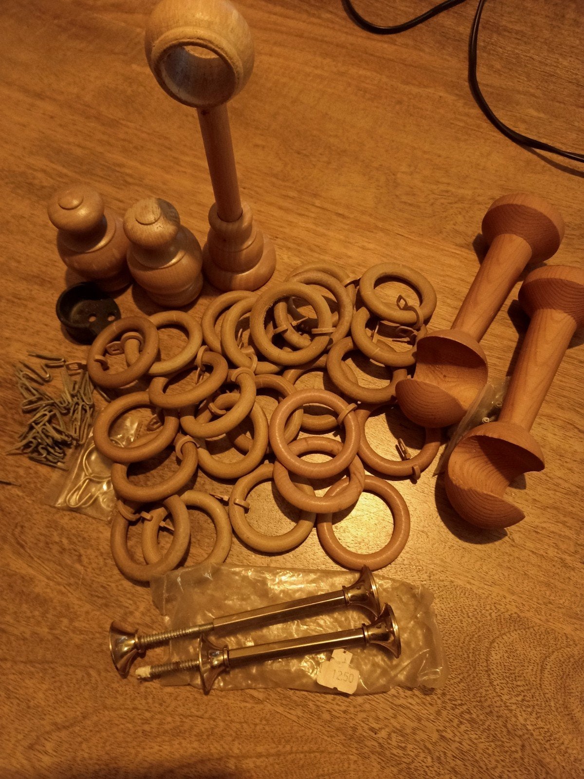 Gratis houten gordijn steunen + ringen, Ophalen