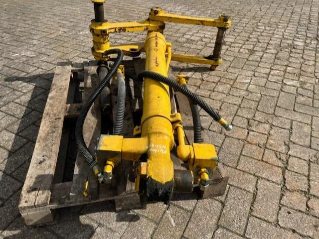 Bakcilinder Komatsu PW160 met linken