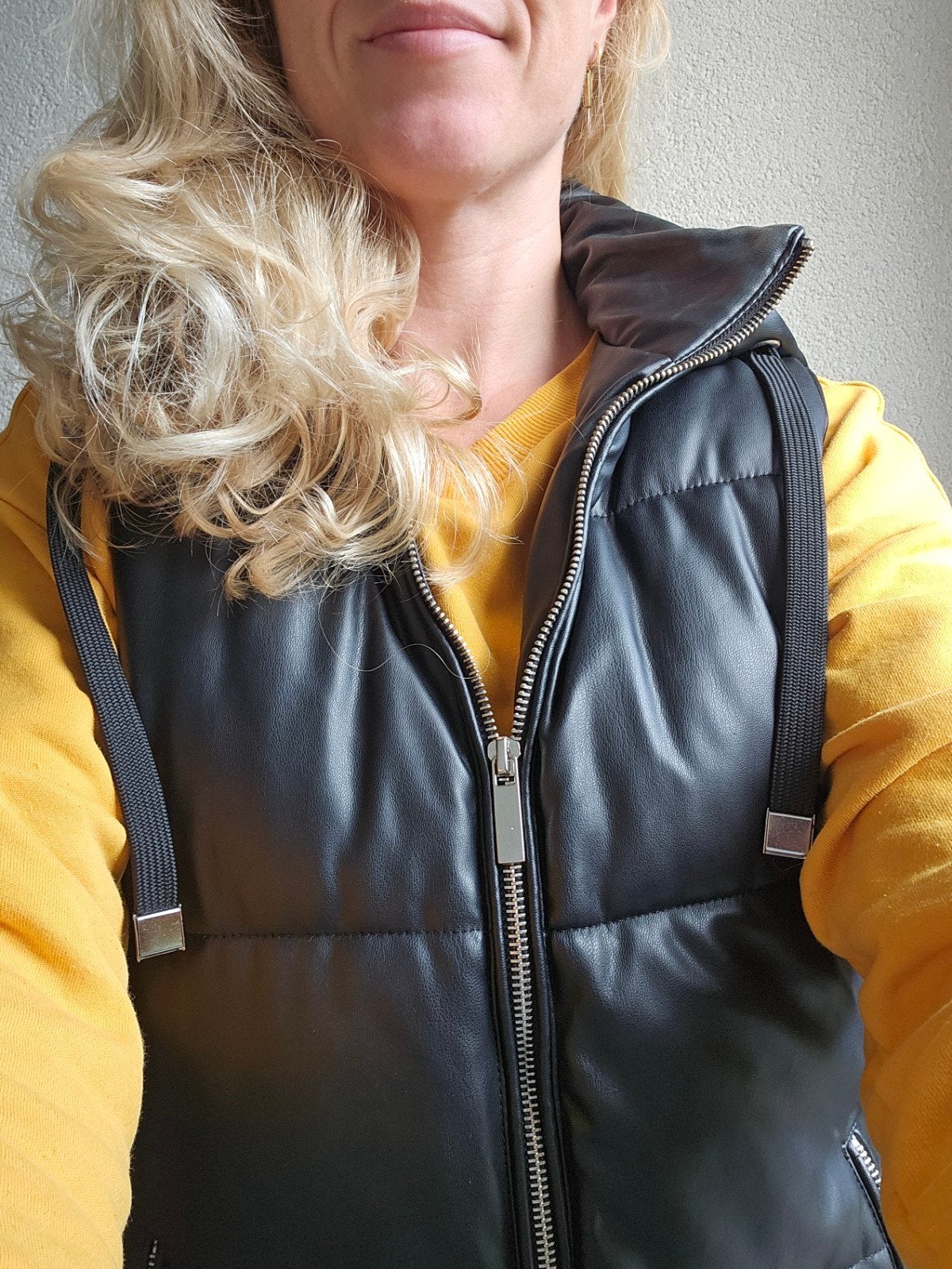 Zara-bodywarmer! Leer-effect. Maat S. Halen in Wateringen, Kleding | Dames, Ophalen, Zo goed als nieuw, Maat 36 (S), Zwart
