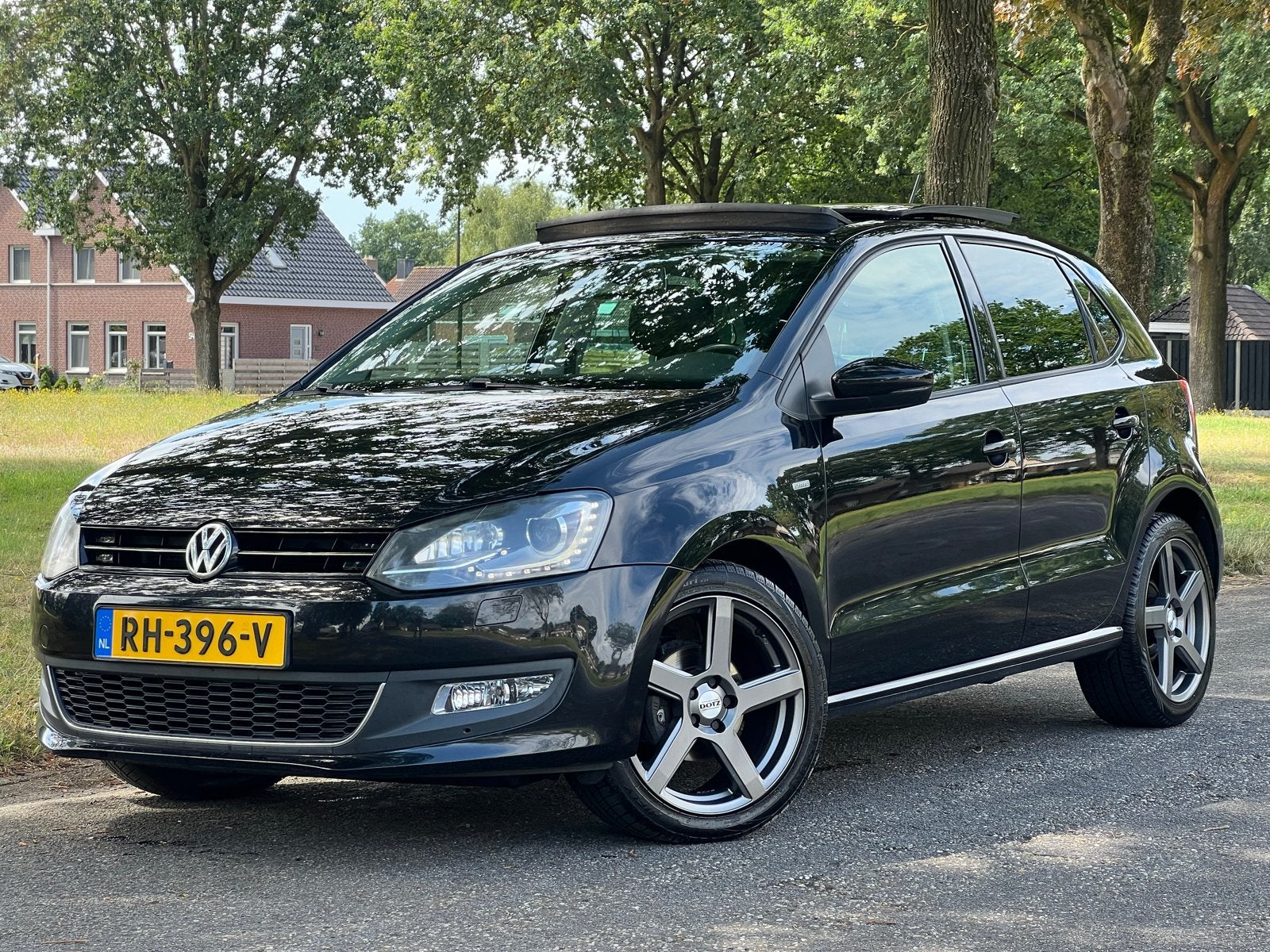 Volkswagen Polo 1.6 TDI | Panodak | DSG| Led | Apple | uniek, Auto's, Volkswagen, Euro 5, Stof, Zwart, Diesel