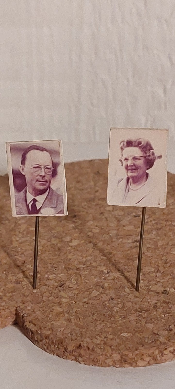 2 vintage pink Bernard en Juliana Koningshuis speldje pin, Ophalen of Verzenden
