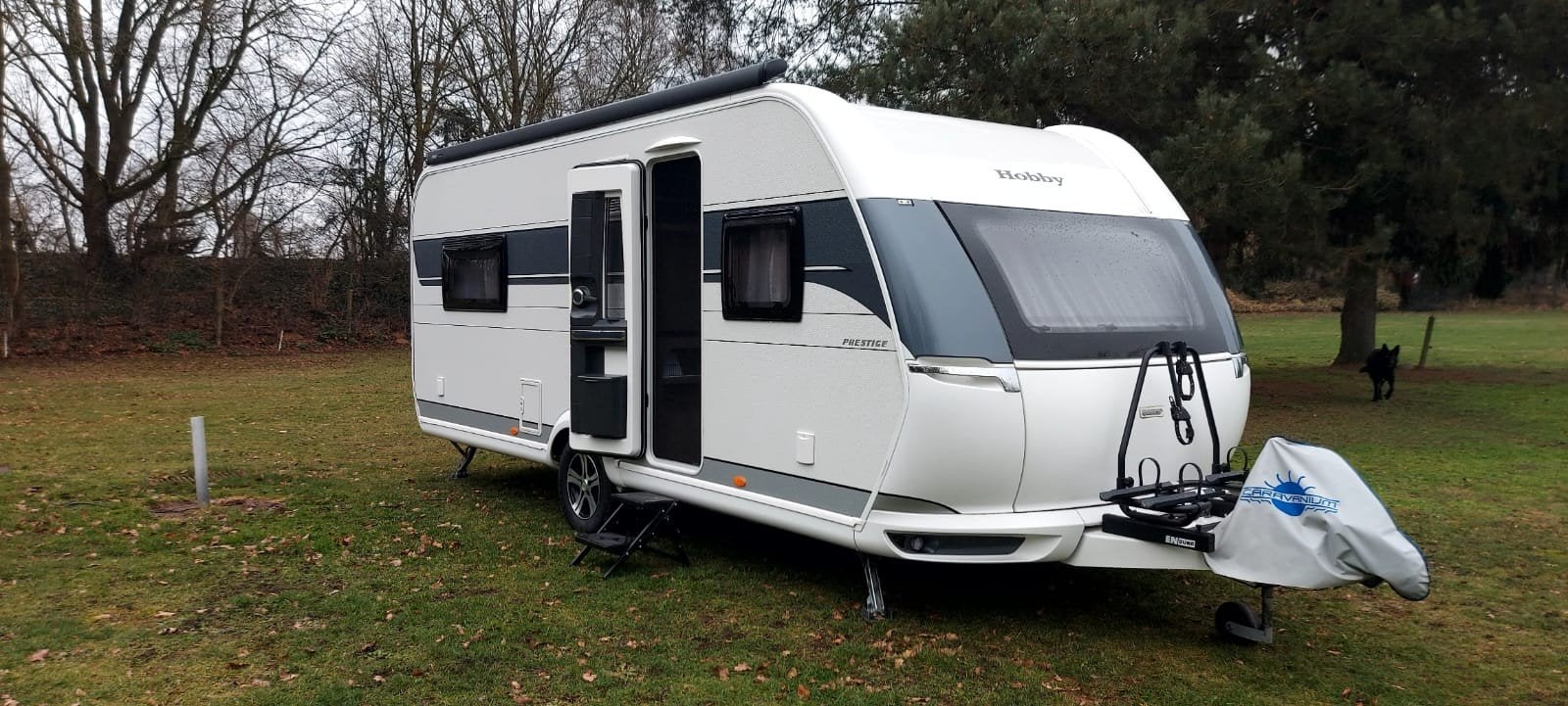 Hobby 560 Prestige caravan met mover thuleluifel fietsdrager, Rondzit, Hobby, Luifel, Particulier