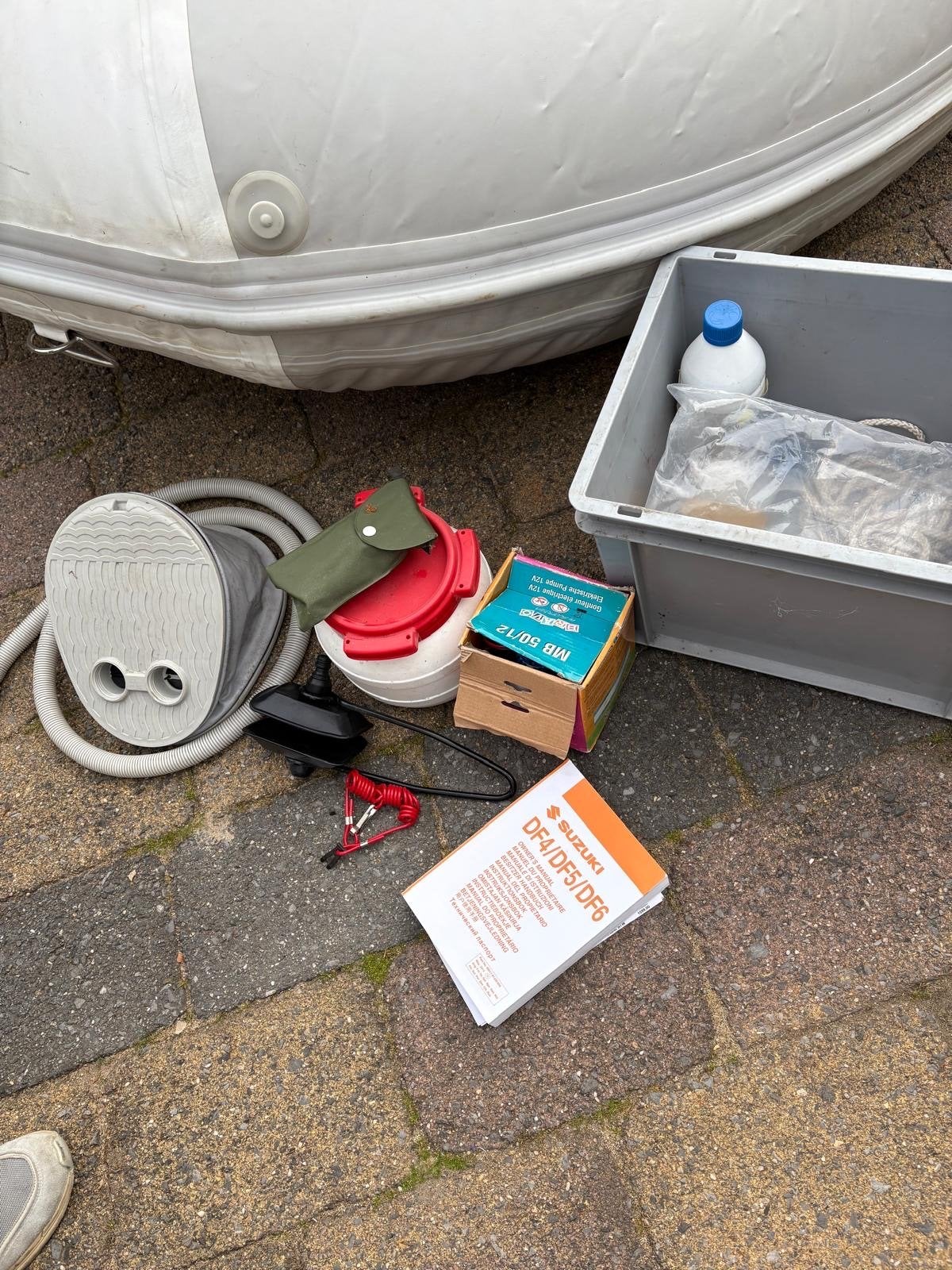 Foto 8 van Suzuki buitenboordmotor DF6 met opblaasbare rubberboot