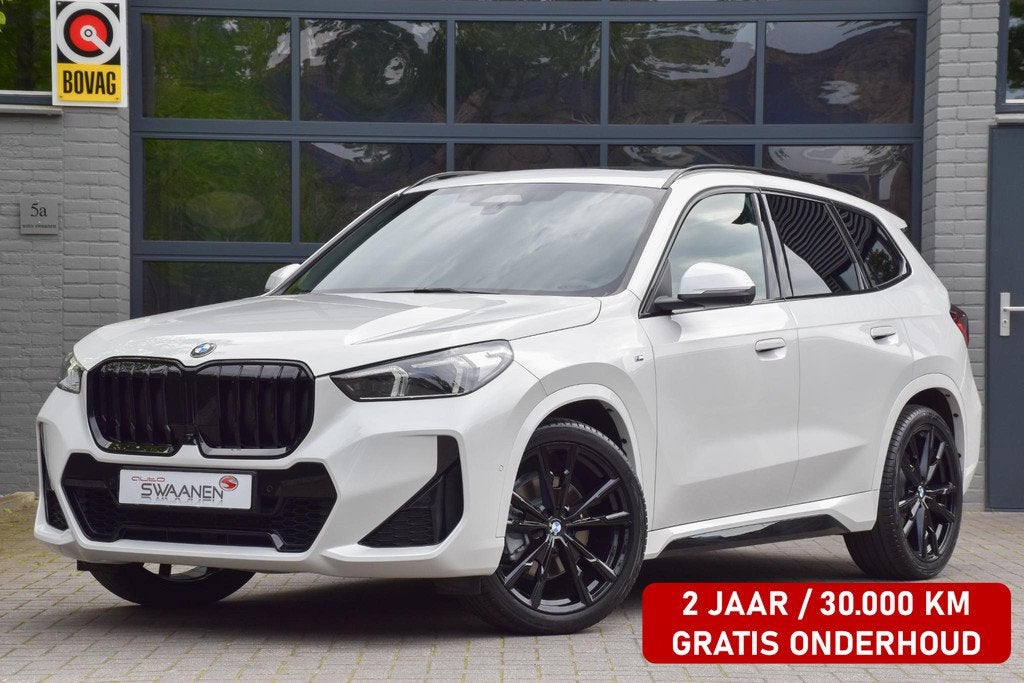 BMW X1 sDrive20i M Sport | Pano | 360 cam | 20 inch | Leer, 12 maanden, 1525 kg, Automatische klimaatregeling, Wit