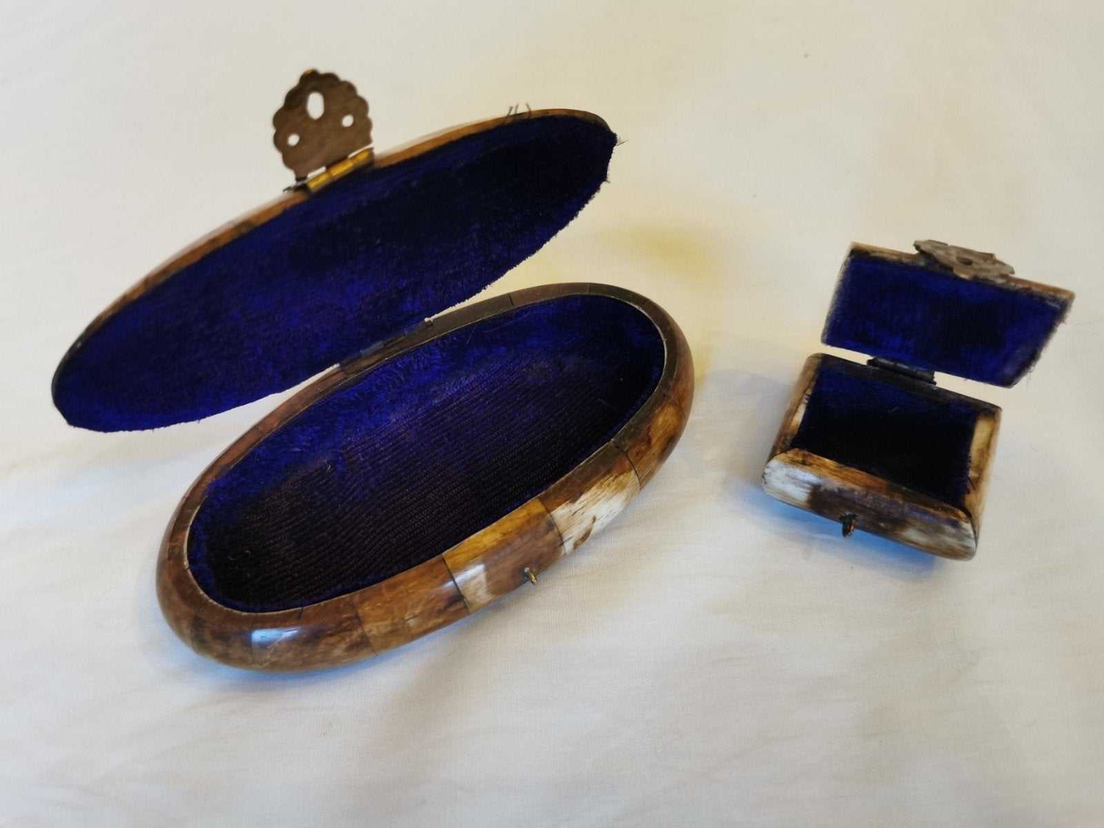 Sieradendoos / doos / bakje van kamelen been prijs voor set, Ophalen of Verzenden, Gebruikt, Overige kleuren, Hardcase