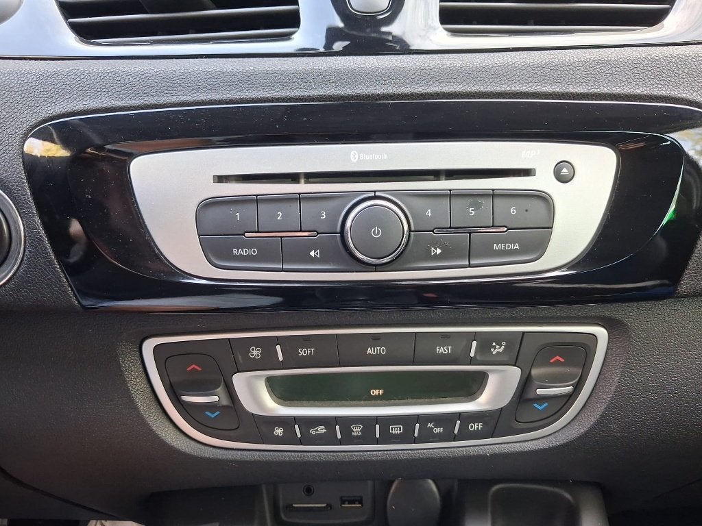 Foto 20 van Renault Grand Scenic 1.2 TCE 97KW 7P 2014 Zwart