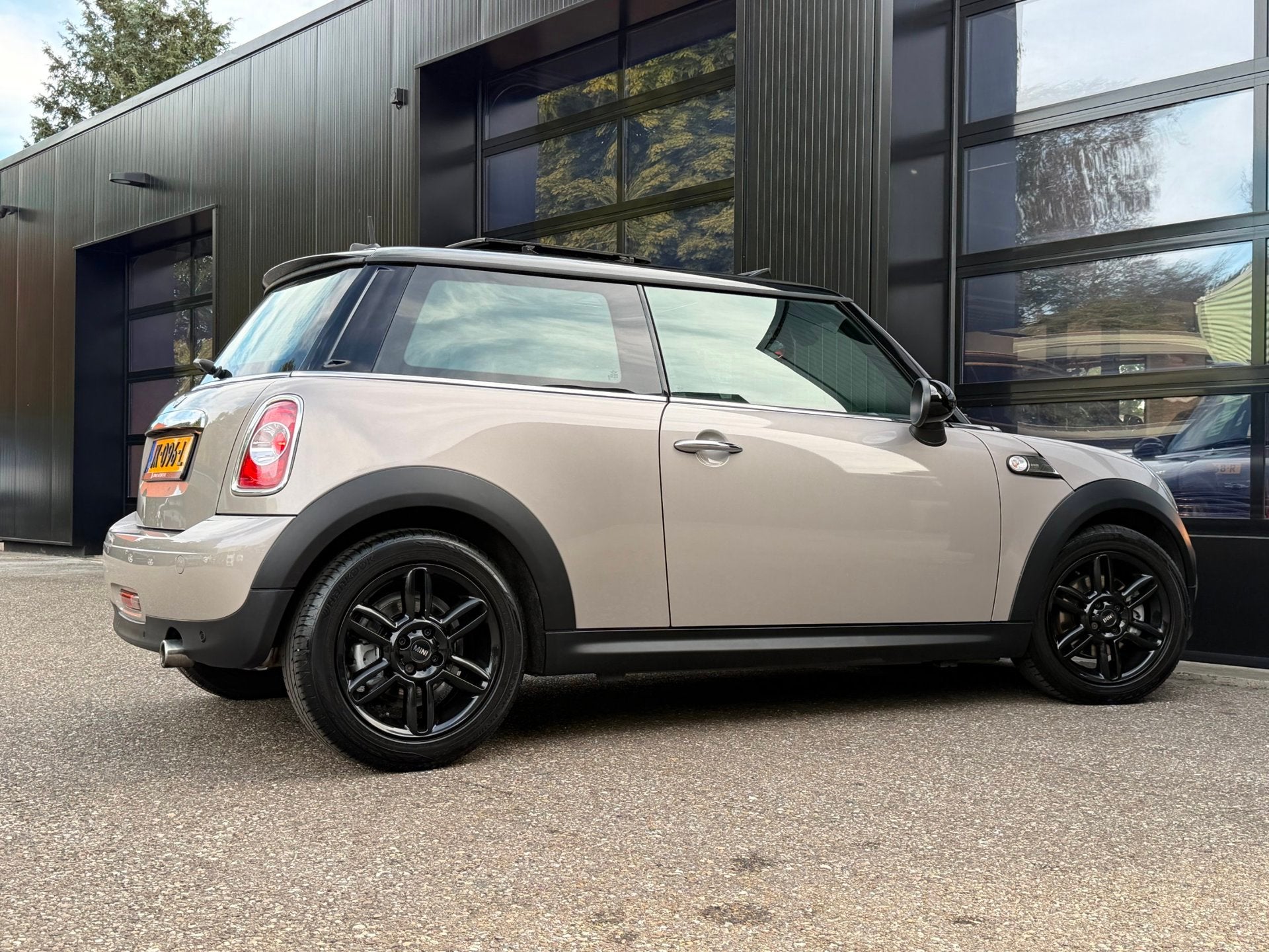Mini 3-Deurs 1.6 Cooper Special Edition Pano Stoelverw. Clim, Voorwielaandrijving, Euro 5, 4 cilinders, 4 stoelen