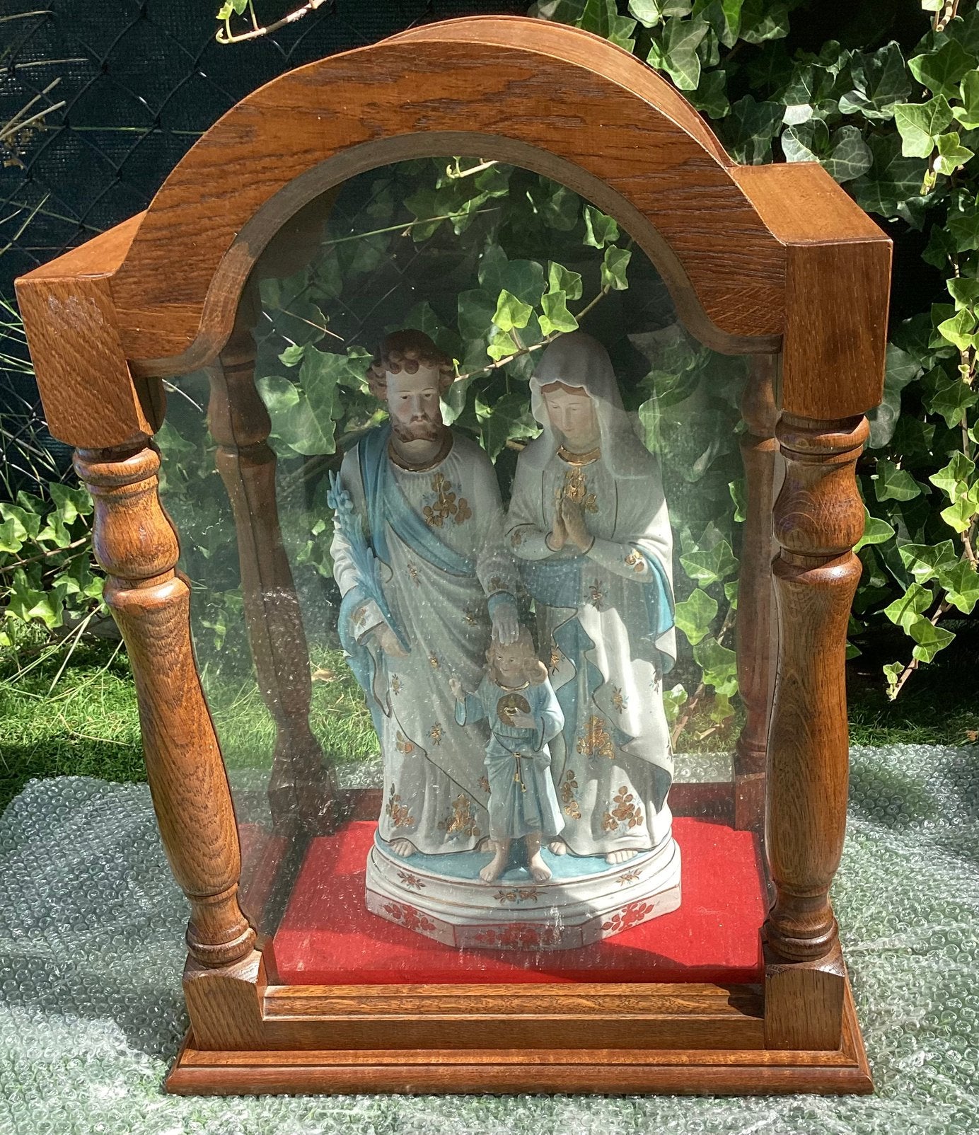 HEILIGE FAMILIE ANTIEK BEELD ,IN GROTE VITRINE GLAS,PRACHTIG, Antiek en Kunst, Ophalen