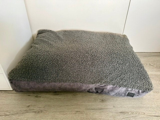 Designed by Lotte Hondenkussen – 90x60x30 cm (Groot model), Ophalen, Gebruikt