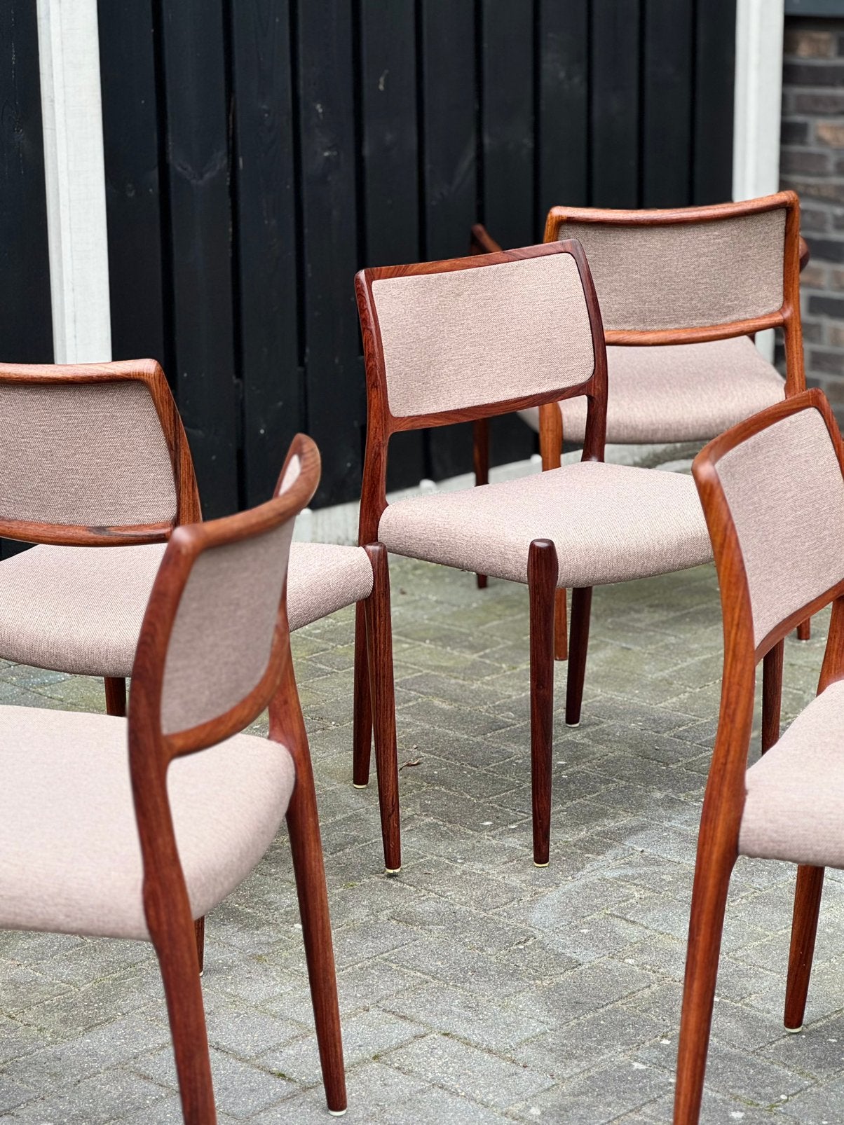 Niels Otto Møller 4x Model 80 & 1x Model 65, Huis en Inrichting, Ophalen, Overige kleuren, Zo goed als nieuw, Vijf, Zes of meer stoelen