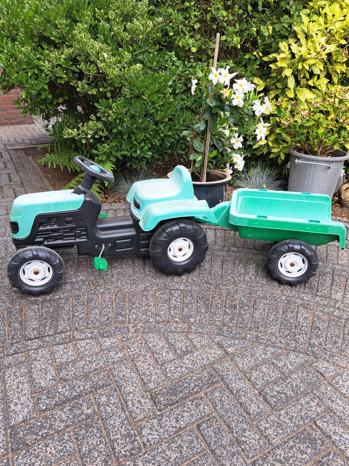Groene traptractor met aanhanger voor kinderen, Ophalen of Verzenden, Gebruikt, Trapvoertuig