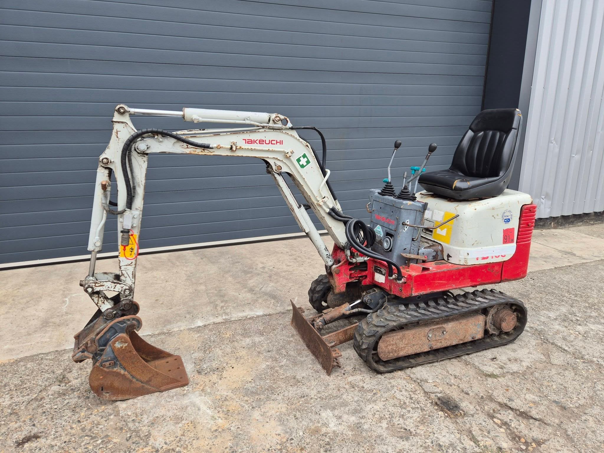 Takeuchi TB108 Minigraver Graafmachine (bj 2013), Zakelijke goederen, Machines en Bouw | Kranen en Graafmachines, Graafmachine