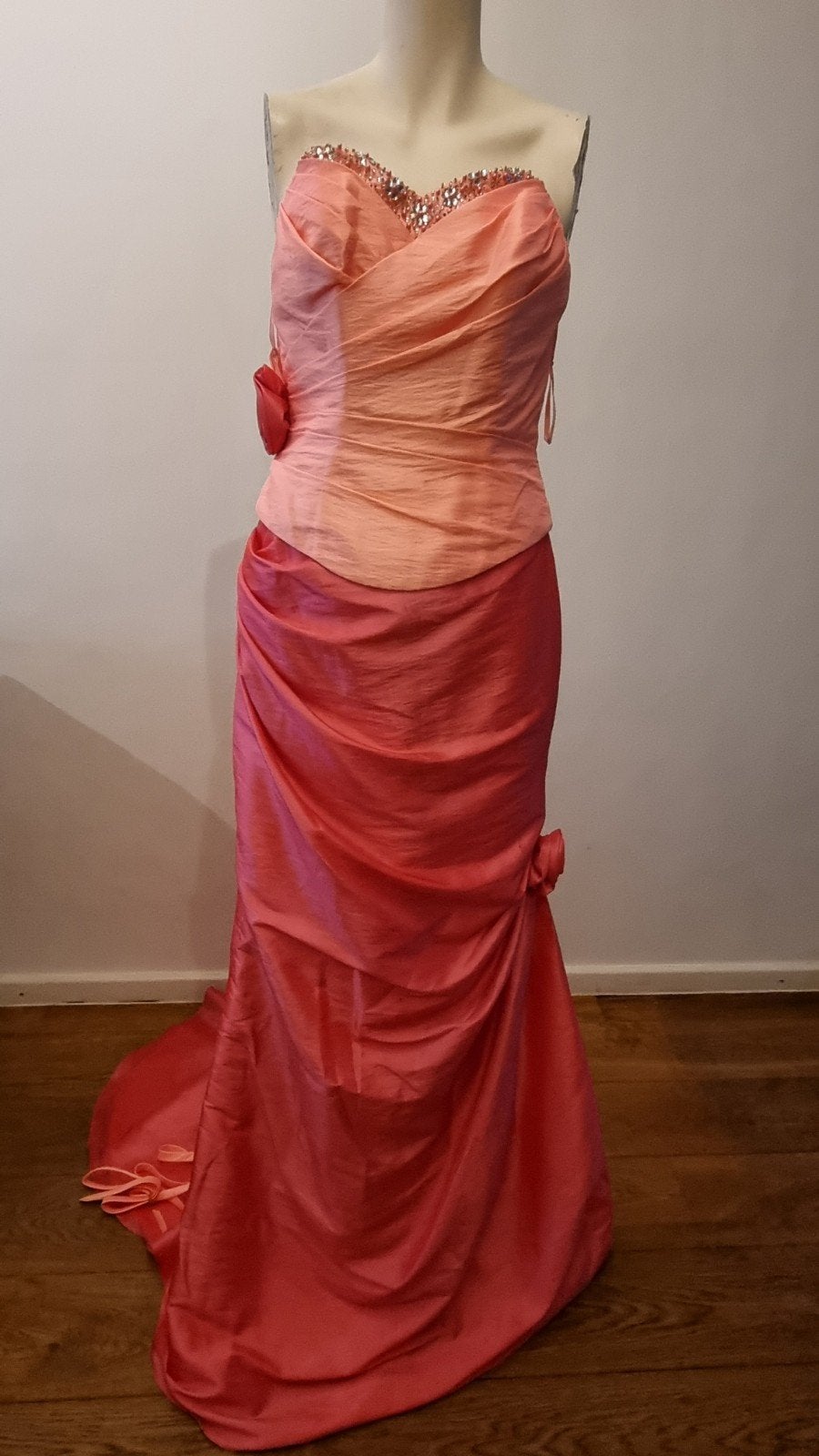Trouwjurk/Galajurk - Koraal/Roze, Maat 38, nieuwprijs €395, Kleding | Dames, Trouwkleding en Trouwaccessoires, Ophalen of Verzenden