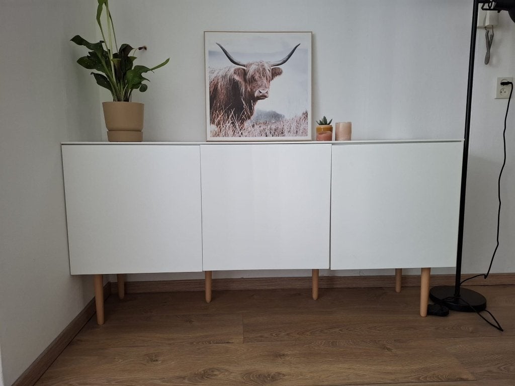 Wit dressoir "Korsvang", Huis en Inrichting, Kasten | Dressoirs, Ophalen, Met deur(en), 100 tot 150 cm, Scandinavisch