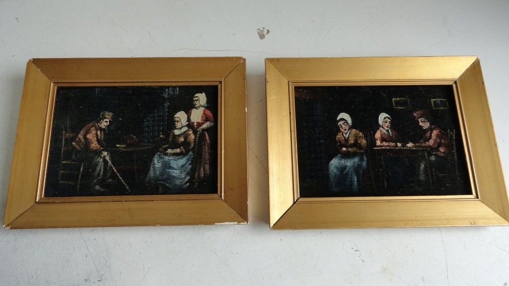 Twee vintage fluweelschilderijen - Oudhollandse interieurs, Oud hollands, Origineel werk, Overige ondergronden, Ophalen of Verzenden