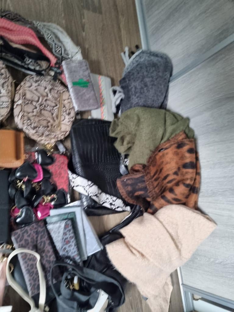 Partij tassen, sjaals en portomonees, Sieraden, Tassen en Uiterlijk, Tassen | Damestassen, Zo goed als nieuw, Overige kleuren
