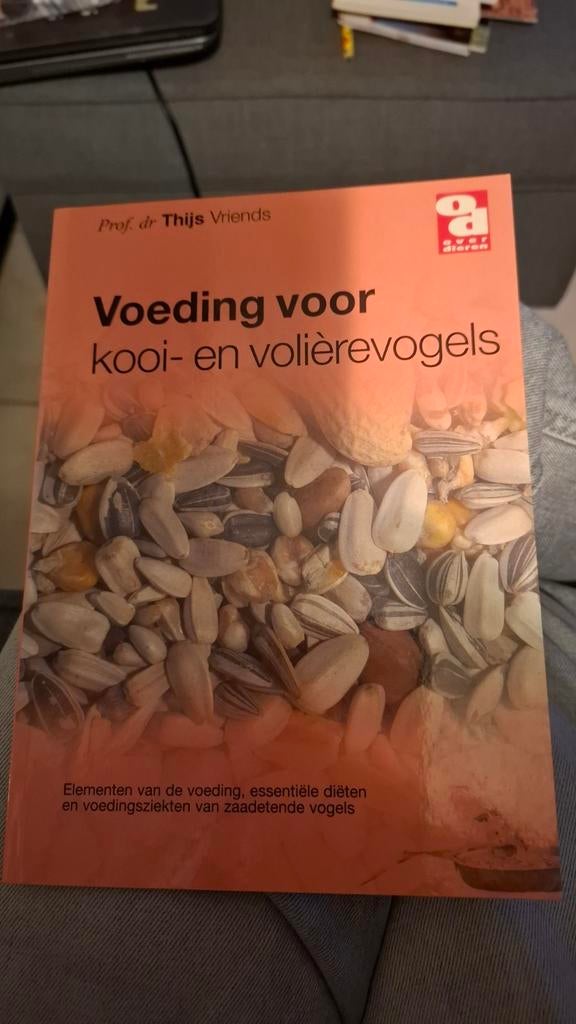 T. Vriends - Voeding voor kooi-en volierevogels, Ophalen of Verzenden, Zo goed als nieuw, T. Vriends
