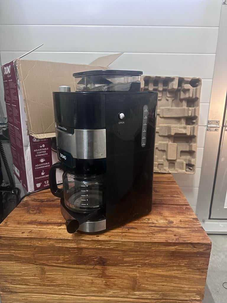 Domo Grind and Brew Koffiemachine, Afneembaar waterreservoir, Gebruikt, ., Koffiemachine