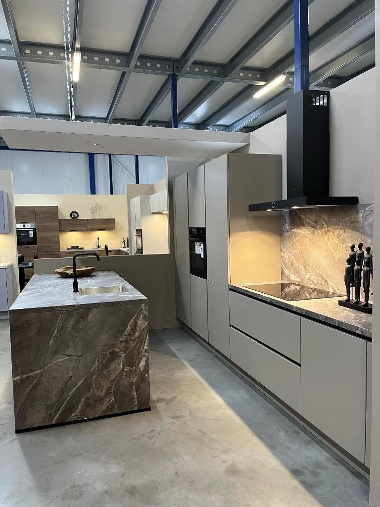 Foto 2 van Complete Keuken compleet NIEUW met apparatuur - Keuken Roos