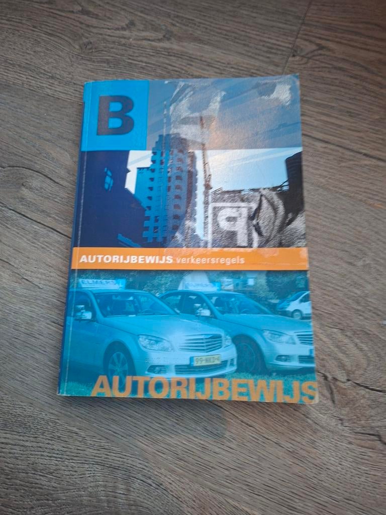 Theorieboek Rijbewijs B - Verkeersregels, Boeken, Ophalen of Verzenden, Zo goed als nieuw, Algemeen, Onbekend