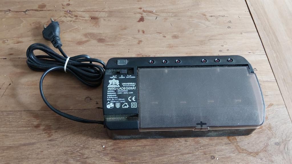 Topcraft MW3398GS batterijlader 2x 9V, 4x Ni-Cd en/of Ni-MH, Ophalen of Verzenden
