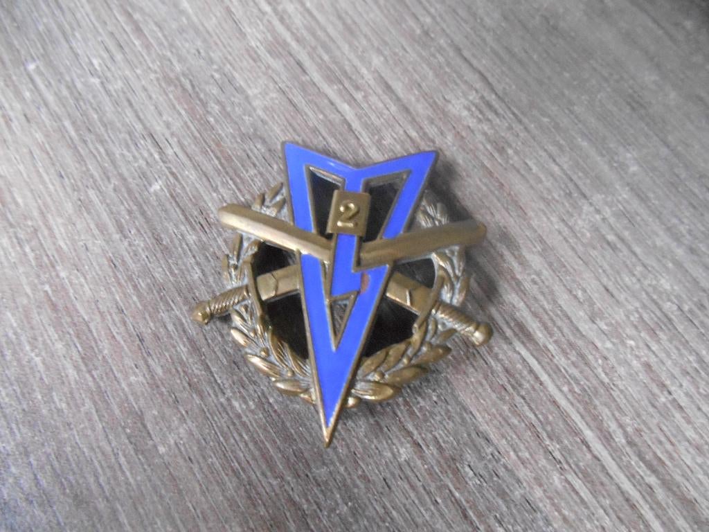 MLV speld met cijfer 2, Verzamelen, Militaria | Algemeen, Ophalen of Verzenden, Landmacht, Nederland, Lintje, Medaille of Wings