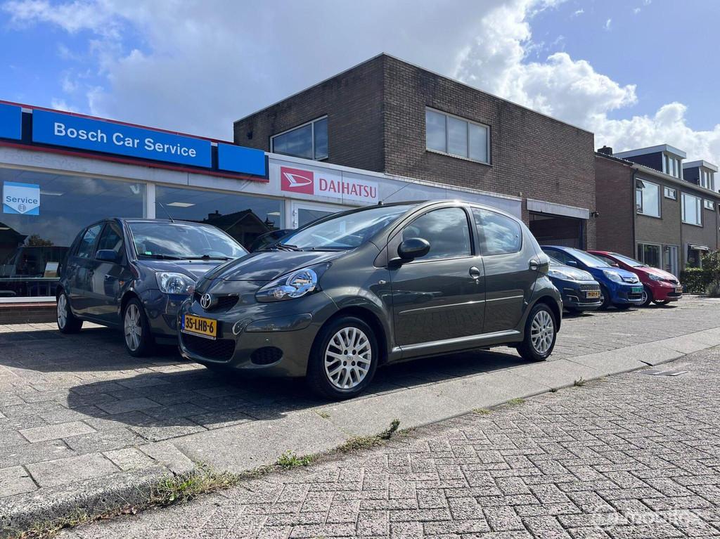 Toyota Aygo 1.0 Aspiration Green | 12 MAANDEN BOVAG-GARANTIE, Auto's, Voorwielaandrijving, 4 stoelen, 68 pk, Origineel Nederlands