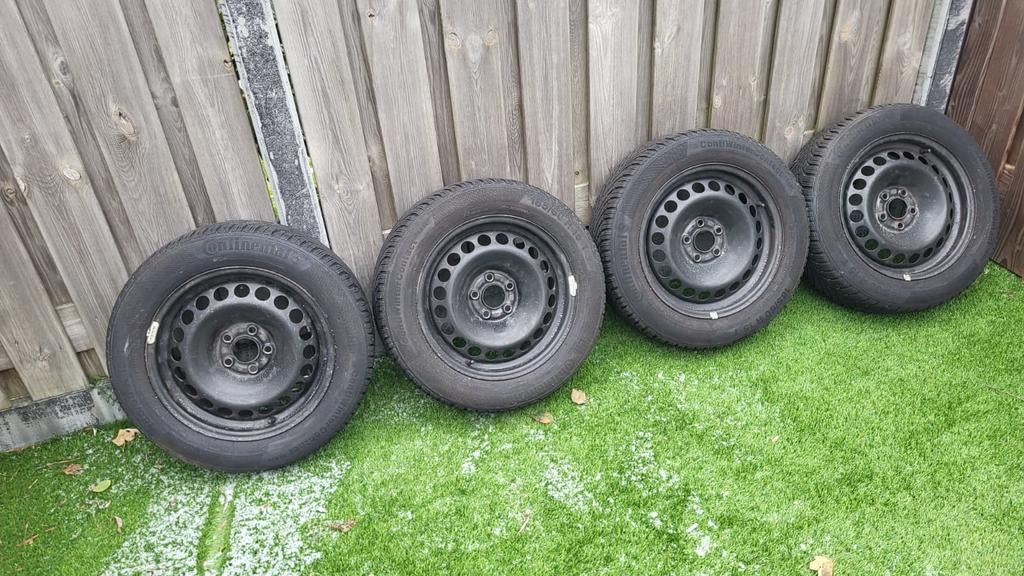 4x Continental winterbanden 185/60 R15 op stalen velgen – go, Auto-onderdelen, Banden en Velgen, Banden en Velgen, Winterbanden