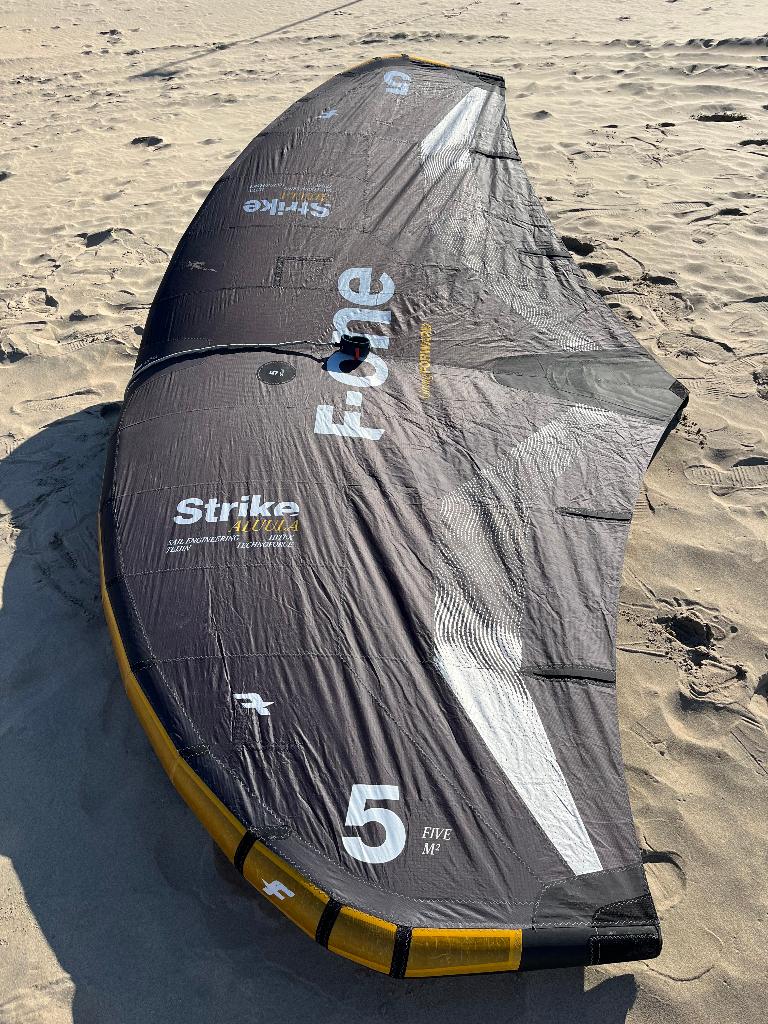 F-one Strike V5 Aluula 5m € 749,-. Incl carbon handles €799, Watersport en Boten, Wingsurfen, Ophalen, Gebruikt, Wingsurf-wing