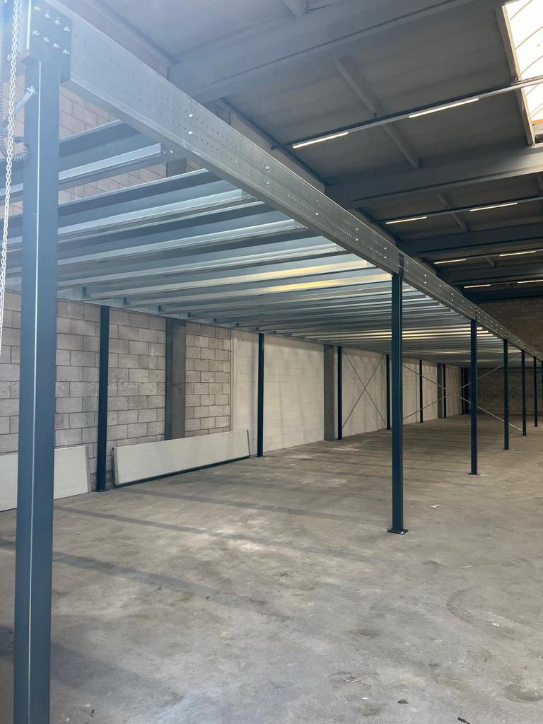 Nieuwe Entresolvloer 15.000x12.000 180m2, Ophalen
