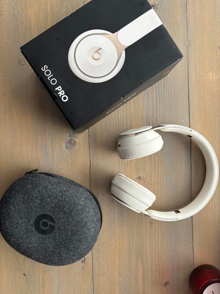Beats Solo Pro. Wit met goud zo goed als nieuw, Audio, Tv en Foto, Koptelefoons, Beats, Zo goed als nieuw, Surround, Op oor (supra aural)