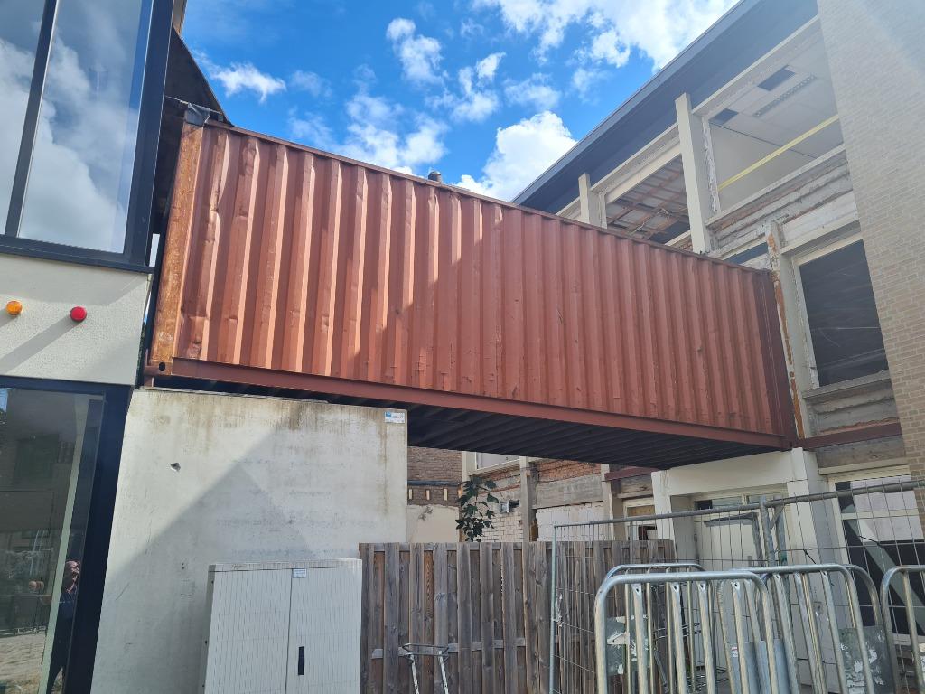 unieke container, doorloopcontainer 840cm lang, Ophalen