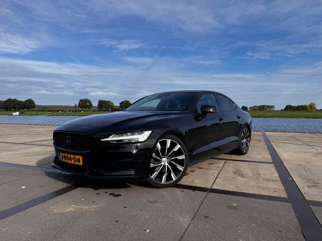 Volvo S60 T4 190pk Geartronic 2020 Zwart, 1800 kg, Zwart, 1969 cc, S60