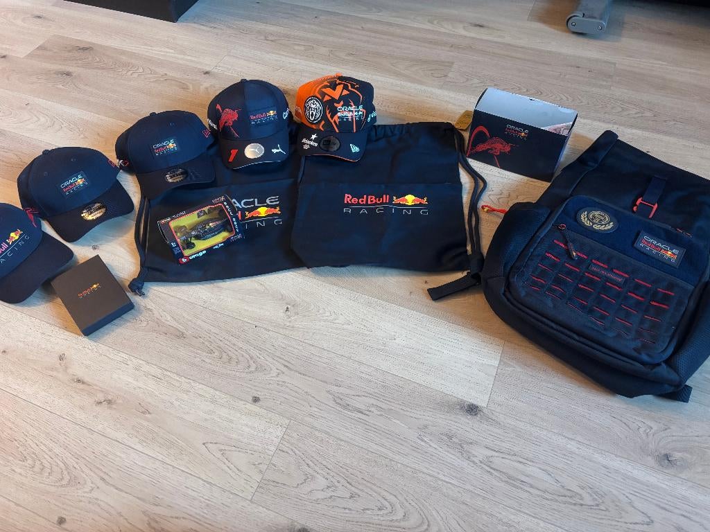Red Bull verzameling caps's, Speaker, rugzak, etc., Verzamelen, Ophalen, Nieuw, Formule 1