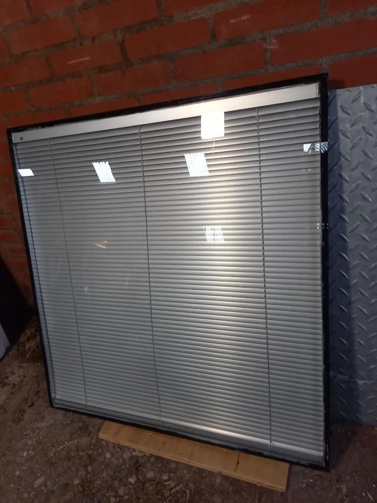 dubbelglas, isolatieglas met luxaflex, Ophalen, 80 tot 120 cm, Zo goed als nieuw, Dubbelglas