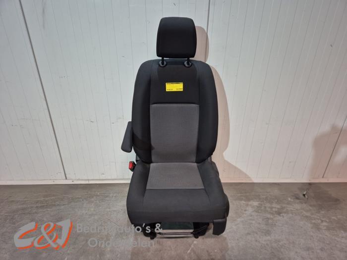 Stoel links van een Opel Vivaro