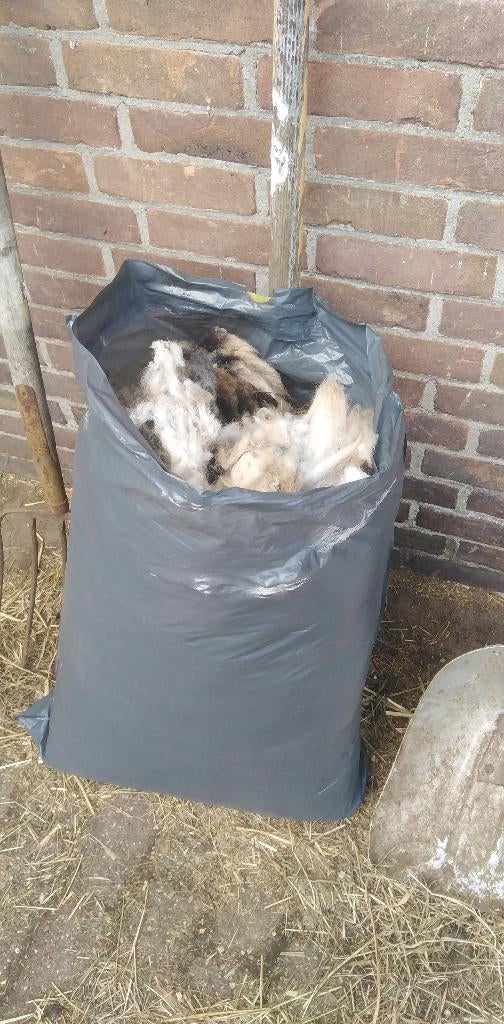 Wol vachten bonte bruine wol, Ophalen, Zo goed als nieuw, Breien of Haken, Wol of Garen