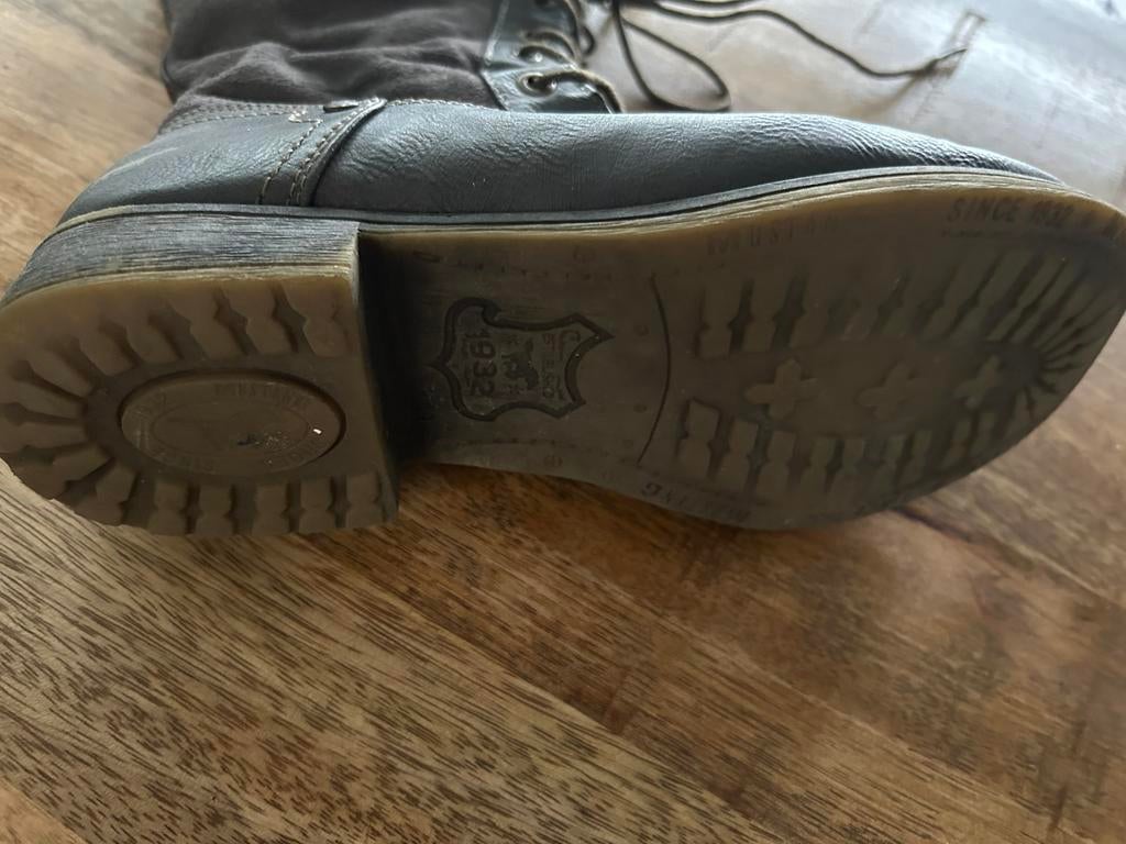 Mustang laars, Kleding | Dames, Schoenen, Hoge laarzen, Ophalen of Verzenden, Zo goed als nieuw, Grijs
