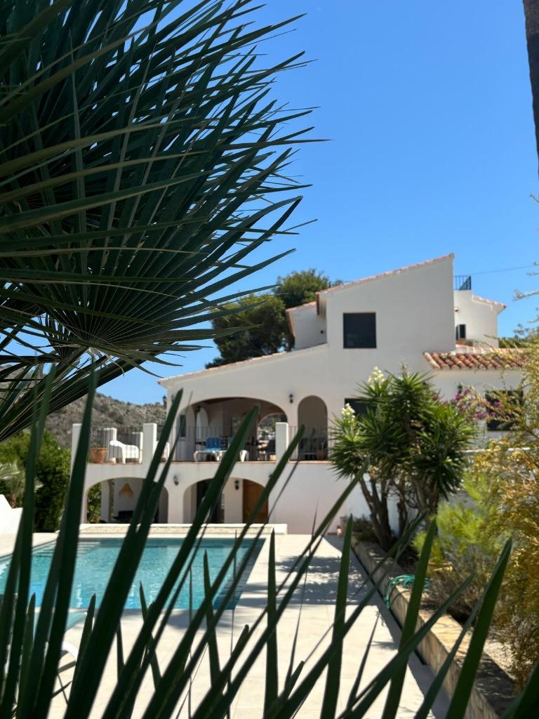 Mooi vakantiehuis Moraira, loopafstand strand en centrum!, Vakantie, Vakantiehuizen | Spanje, Dorp, Costa Blanca, Wasmachine, Eigenaar