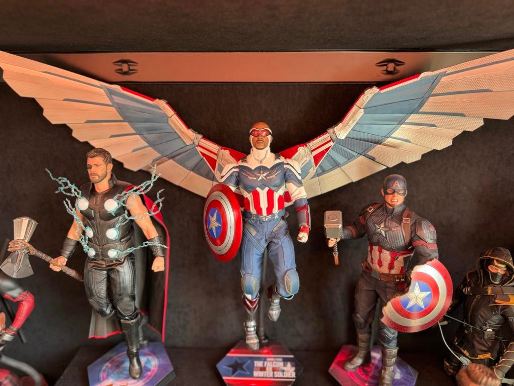 Hot Toys Captain America Sam Wilson TMS040 - Perfect!, Verzenden, Zo goed als nieuw