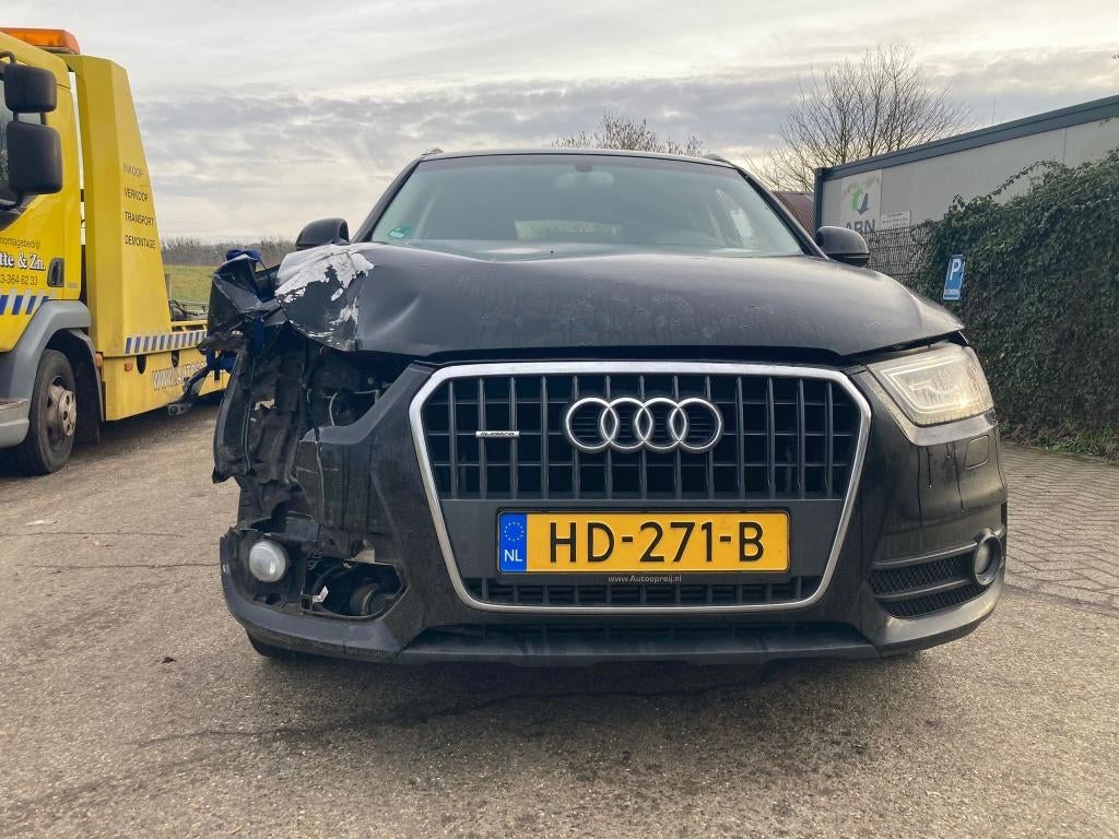 Te koop: Audi Q3 Quattro met schade!, Auto's, Audi, Euro 5, Stof, 1800 kg, Zwart