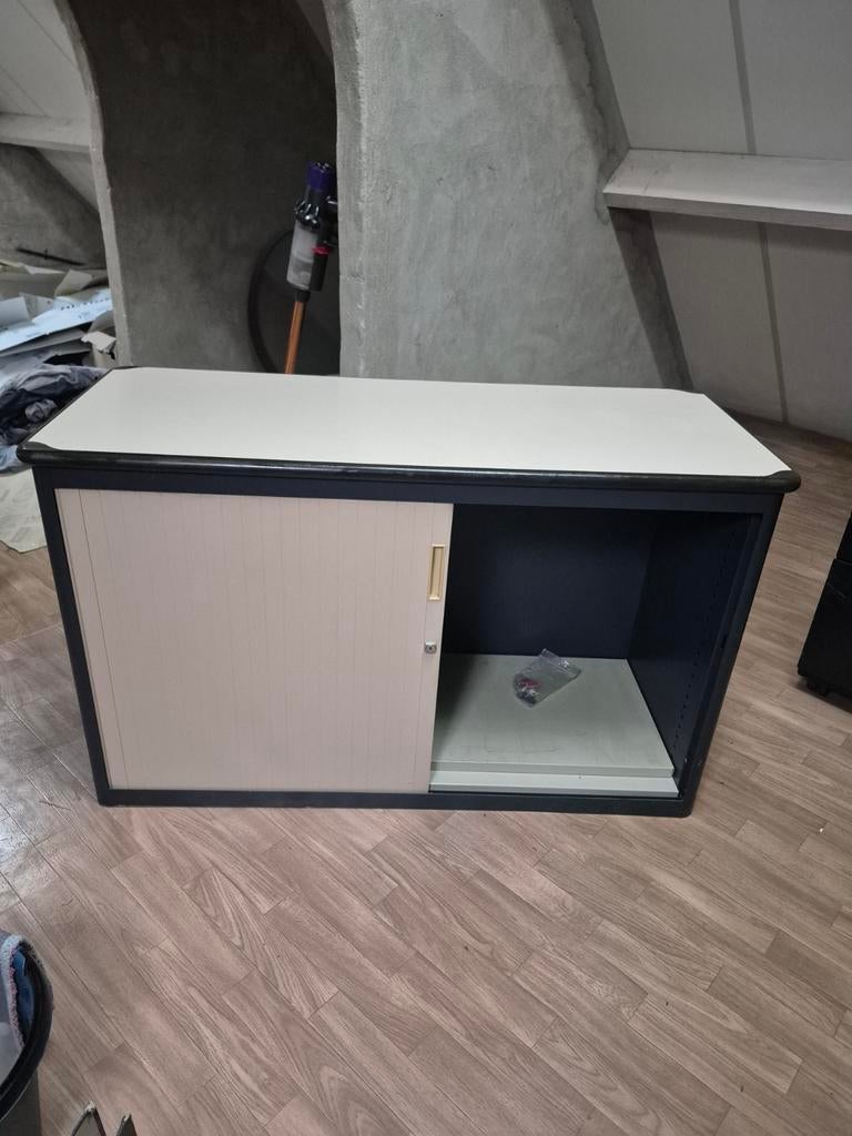 Roldeurkast met schuifdeur, Ophalen, Overige materialen, Gebruikt, 100 tot 150 cm