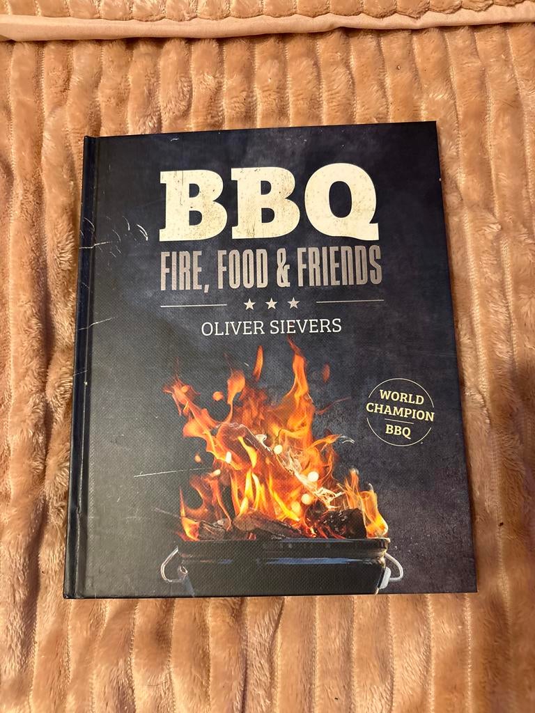 BBQ Fire, Food & Friends - Oliver Sievers, Voorgerechten en Soepen, Ophalen of Verzenden, Zo goed als nieuw, Gezond koken