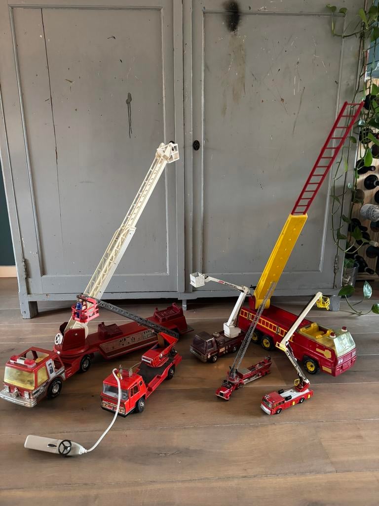 Vintage speelgoed brandweer ladderwagens, Ophalen of Verzenden, Gebruikt
