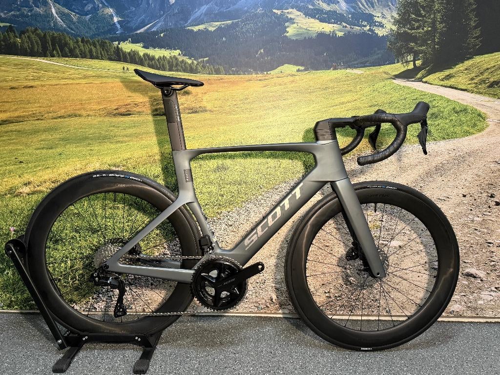 * SCOTT FOIL RC 20 L 56 105 DI2 R7170 Syncros 60mm €4.999,-