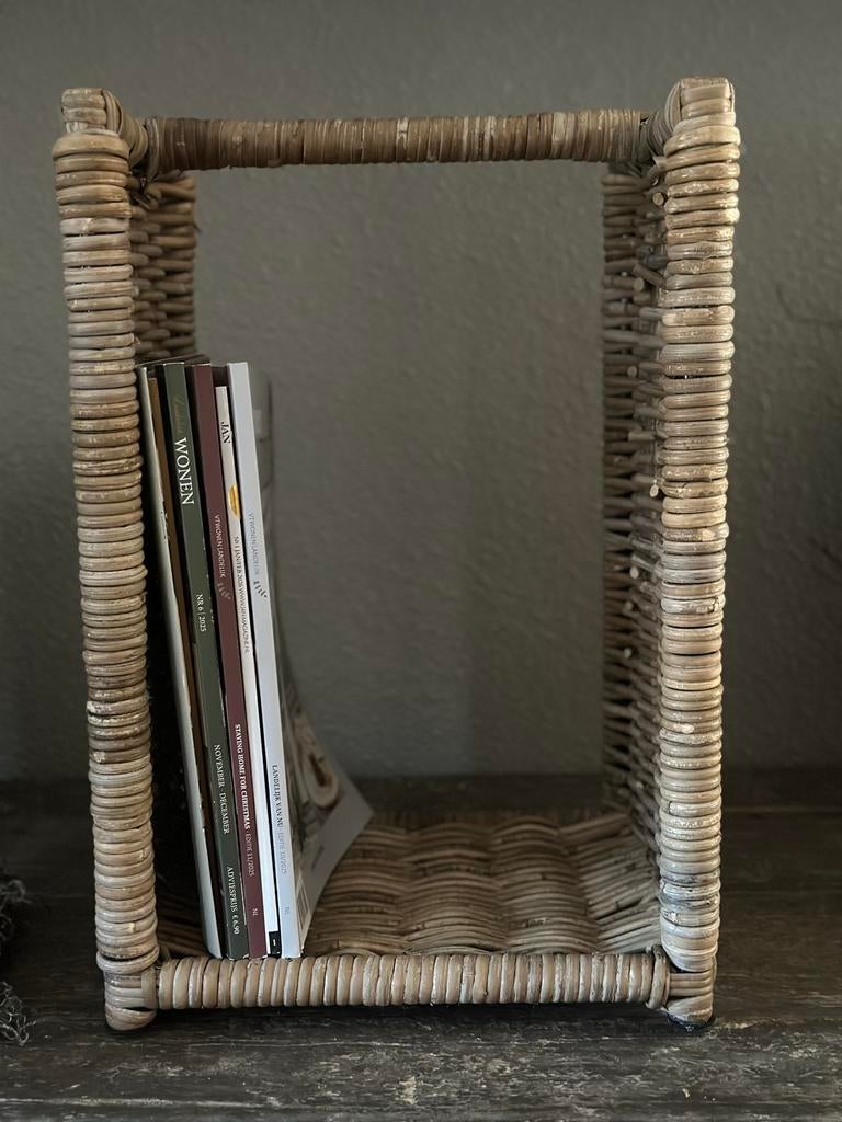 Rieten lectuurmand, Huis en Inrichting, Woonaccessoires | Krantenbakken en Lectuurbakken, Ophalen of Verzenden