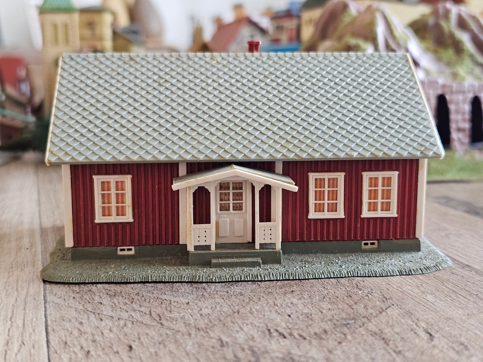 Modeltrein huisje - Fins/Zweeds design, Ophalen of Verzenden, Gebruikt, Brug, Tunnel of Gebouw