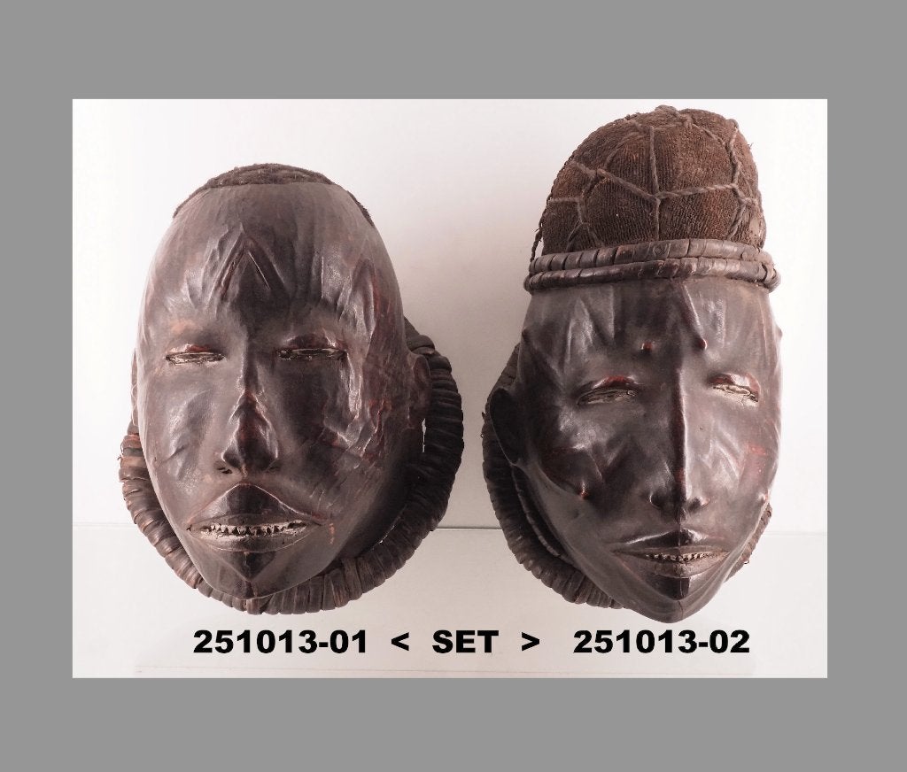 Set unieke Makonde helmmaskers met leder huid(251013-01/02), Natuurlijk materiaal, Afrika, Masker, Handgemaakt