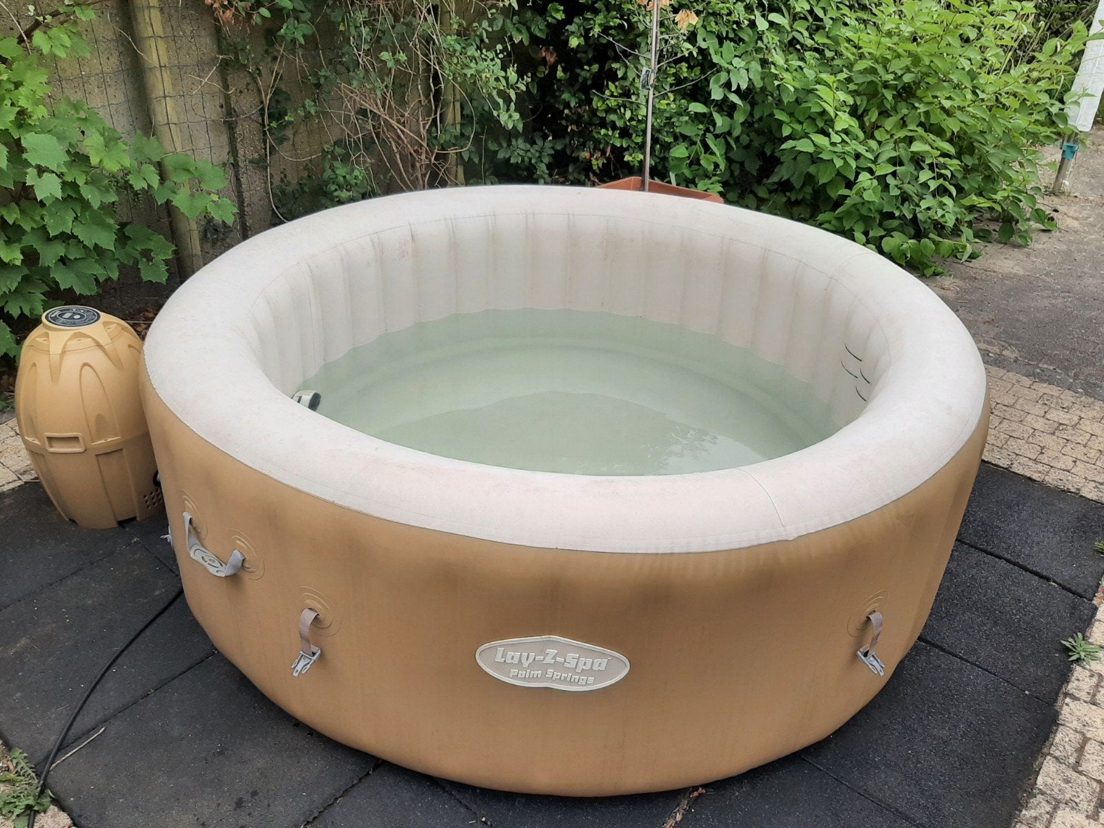 Te koop: Jacuzzi/Spa Bestway 6 pers., Tuin en Terras, Bubbelbaden en Hottubs, Ophalen, Gebruikt, Afdekzeil, Opblaasbaar