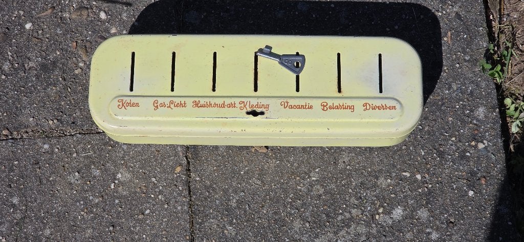 Vintage Brabantia spaarpot of huishoudgelddoos...met sleutel, Verzamelen, Retro, Ophalen, Huis en Inrichting